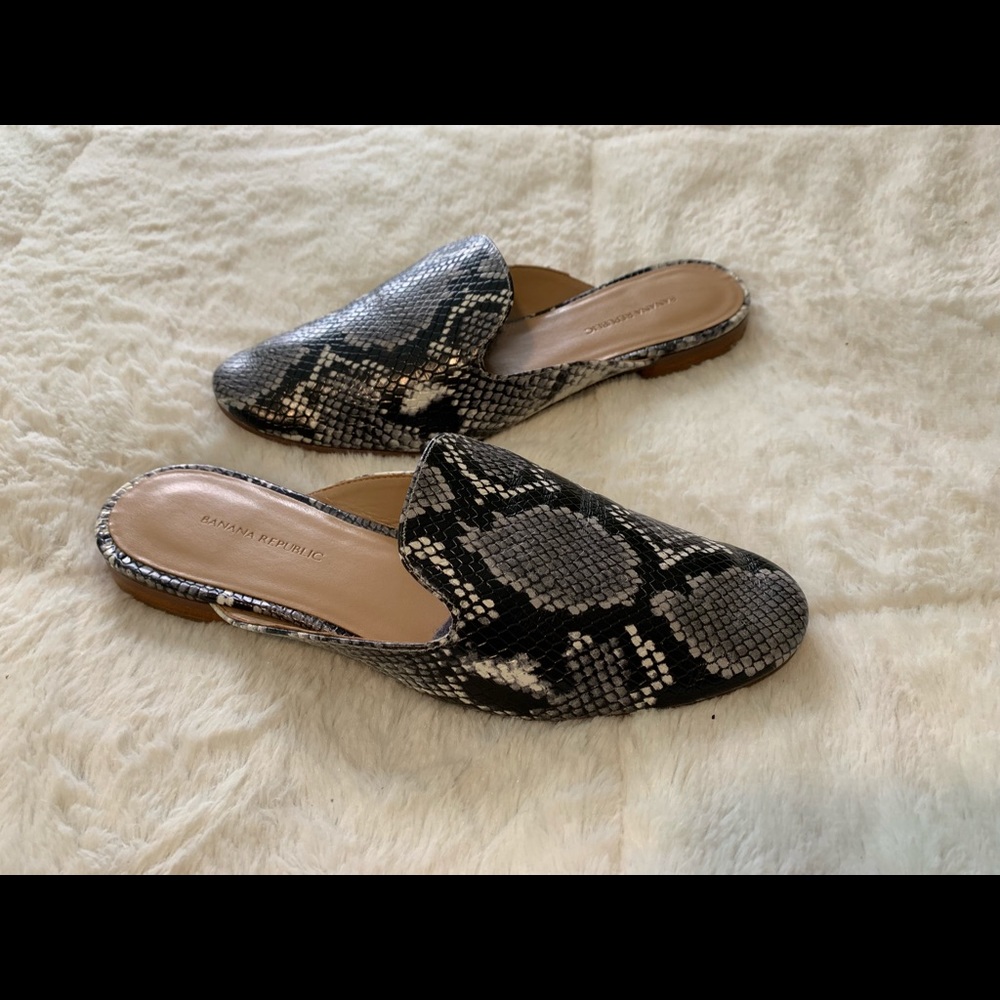 Banana Republic snakeskin Demi loafers slips